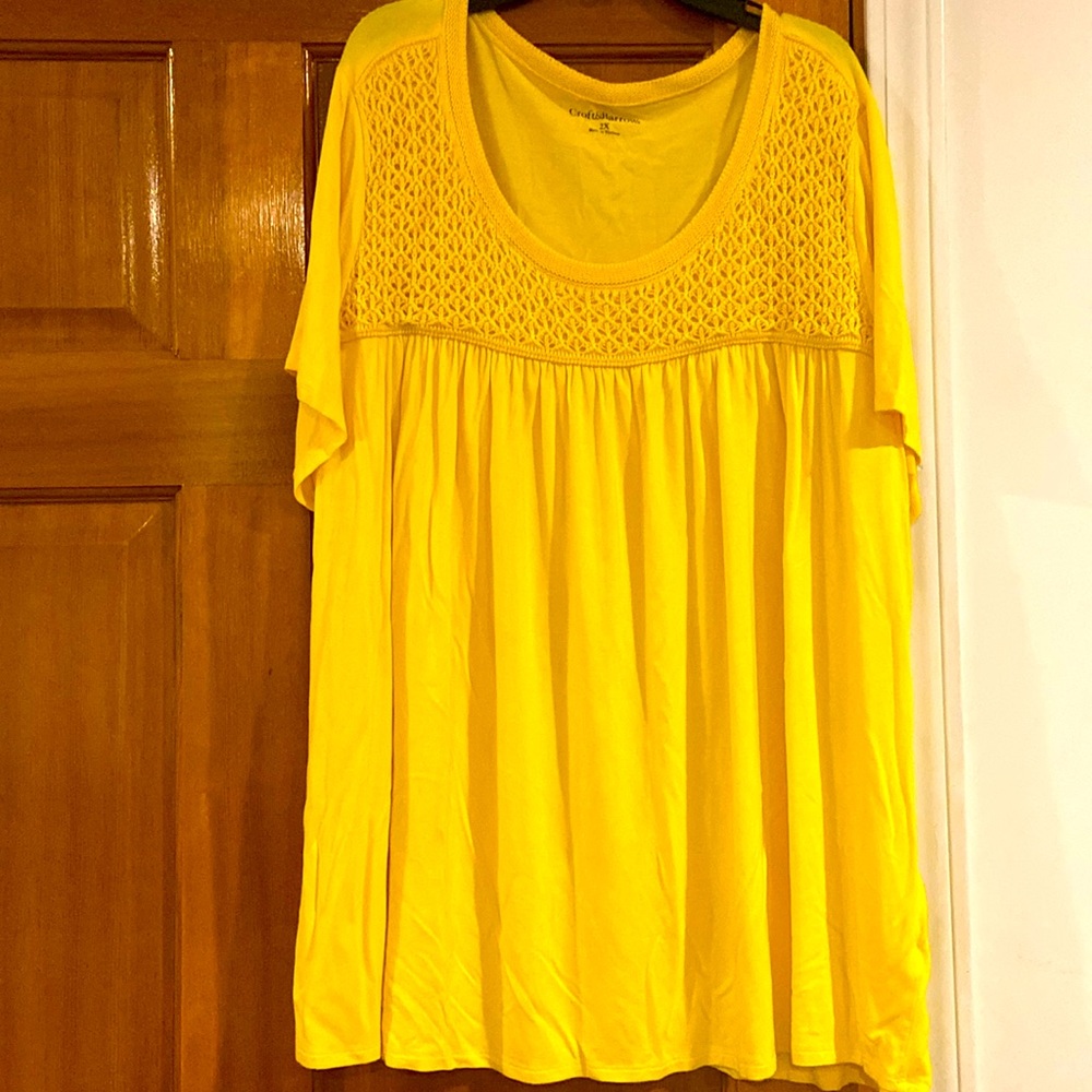 NWOT! Women’s 2X Croft & Barrow yellow scoop neck top!